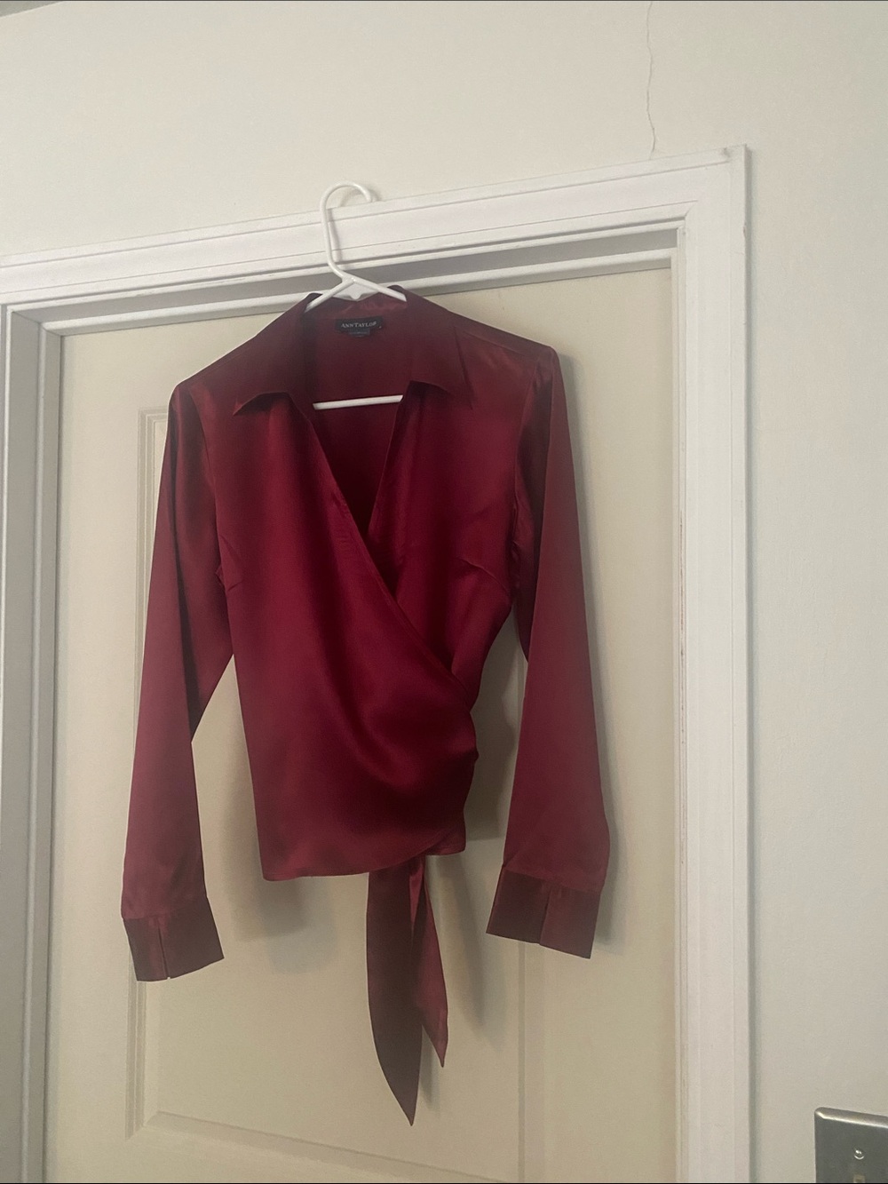 Ann Taylor Silk Wrap Blouse in Burgundy size 8